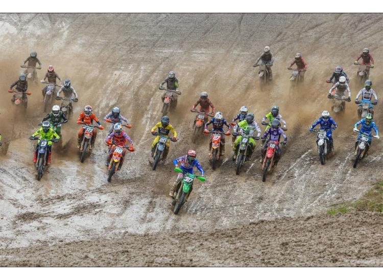 KRT remporte les DEUX courses de qualification à Loket