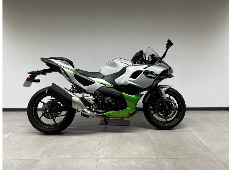 KAWASAKI Ninja 7 Hybrid / 2024 / 151 km
