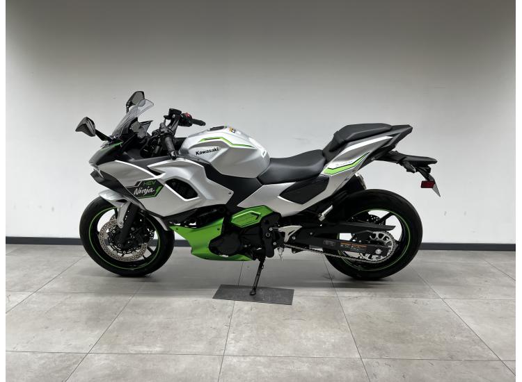KAWASAKI Ninja 7 Hybrid / 2024 / 151 km