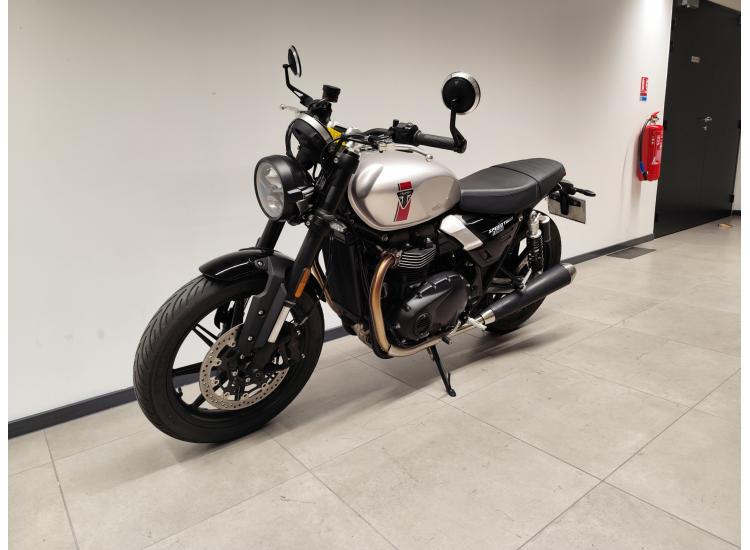 TRIUMPH SPEED TWIN 900 / NEW 2025 / 1.174 KM