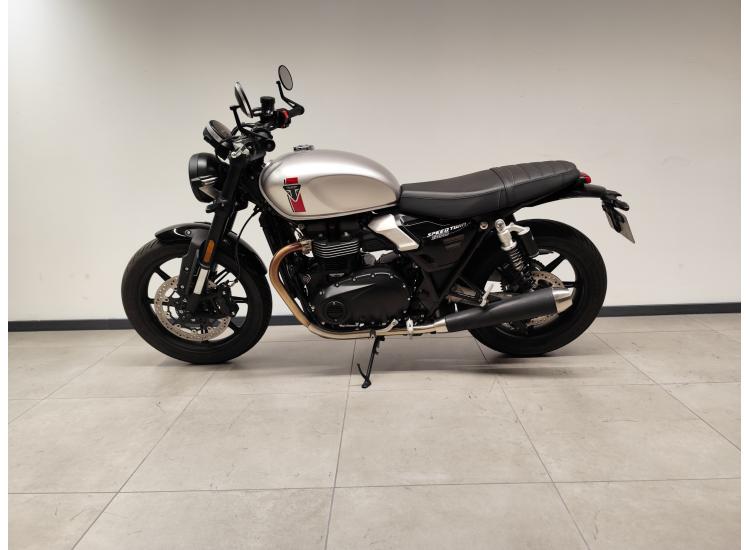 TRIUMPH SPEED TWIN 900 / NEW 2025 / 1.174 KM