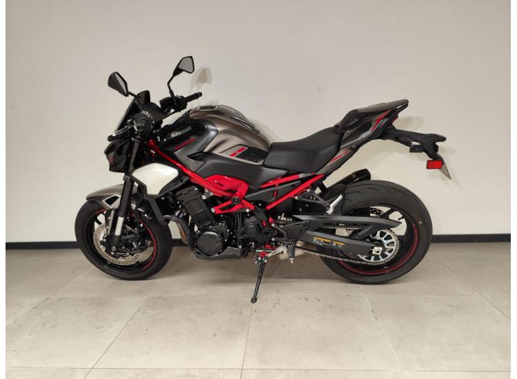 Z 900 A2 / 2025 / 750KMS / PACK PERF SHIFTER / 170€/mois 36mois avec assurance gva