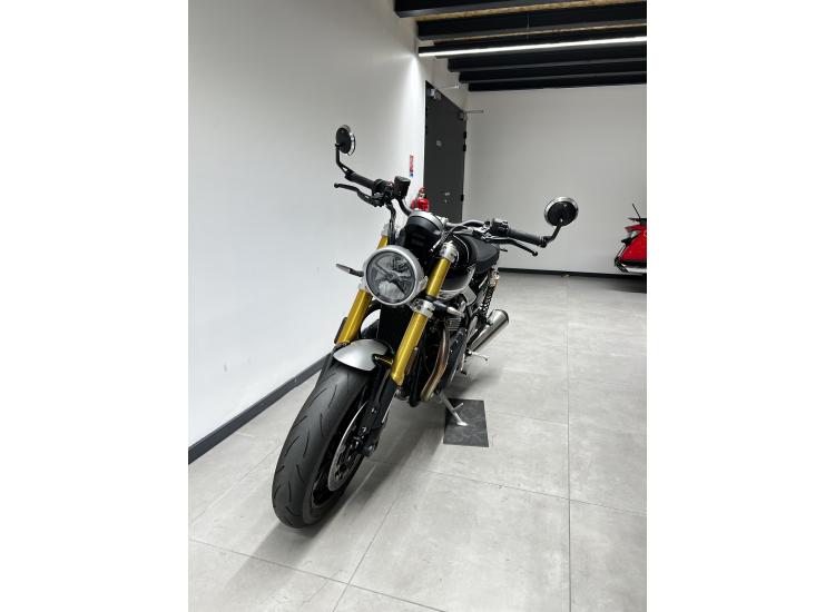 TRIUMPH SPEED TWIN 1200 rs /2025 / 990km