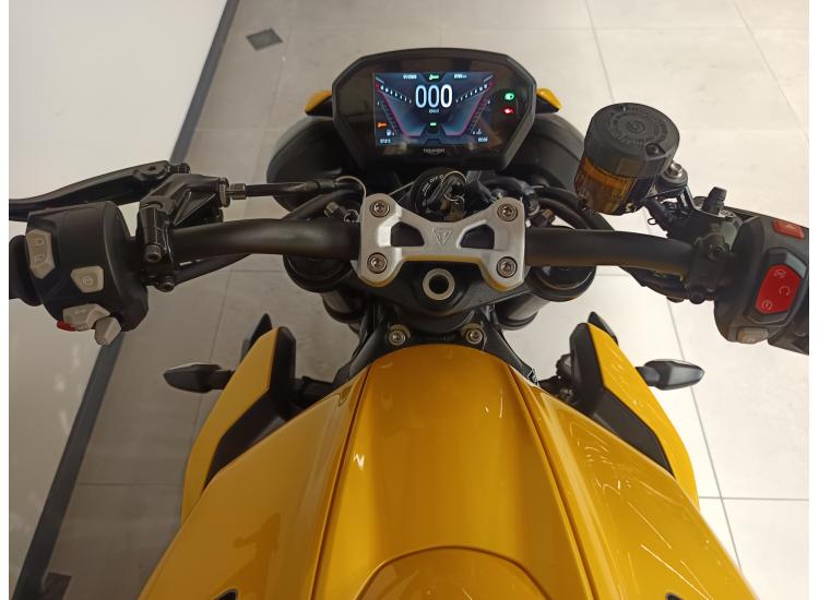 TRIUMPH STREET TRIPLE 765 RS